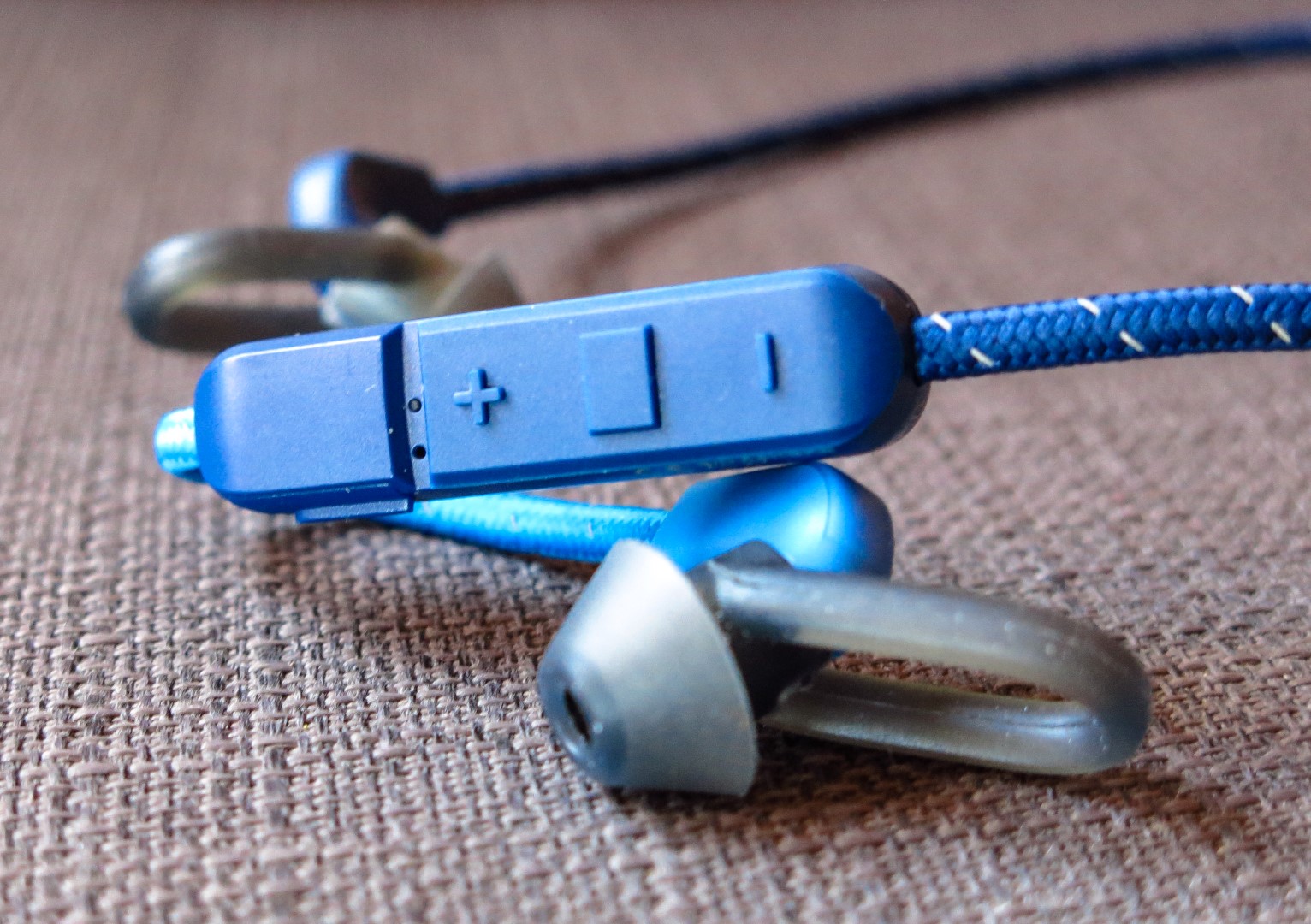 Review: Plantronics BackBeat FIT 300